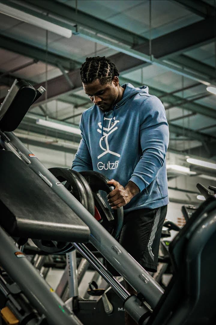 Gutzfit coach loading weights at the gym